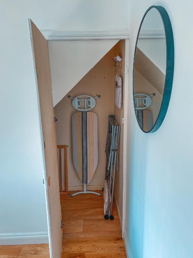 Staybynumbers - Spacious Three Bed House Royal Hillsborough Ngoại thất bức ảnh