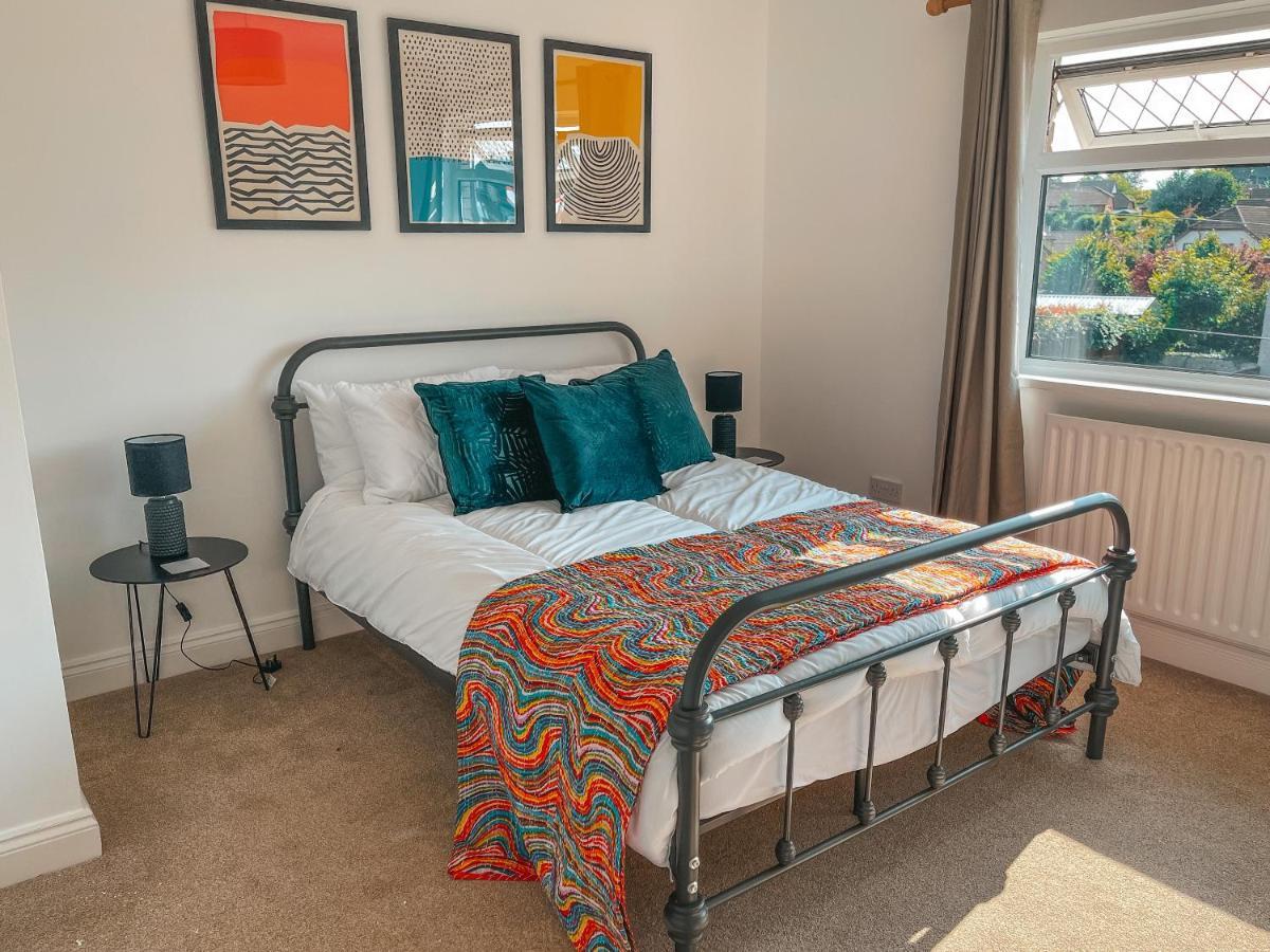 Staybynumbers - Spacious Three Bed House Royal Hillsborough Ngoại thất bức ảnh