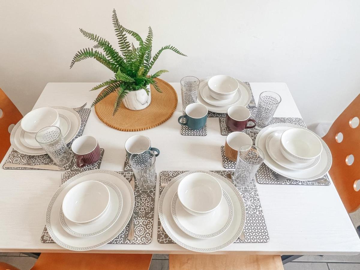 Staybynumbers - Spacious Three Bed House Royal Hillsborough Ngoại thất bức ảnh